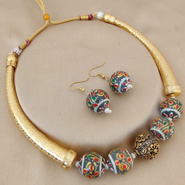 Hasli Necklace Set With Earings