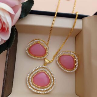 Pendant set with chain