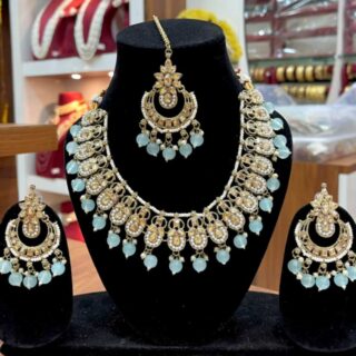 Reverse Ad chokker with earrings and tikka