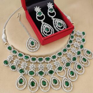 Branded Diamond Neaklace With Beautiful Big Size Earings And Tika