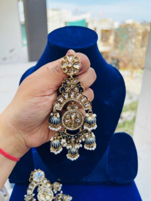 Karisham kapoor trending earrings - Image 2