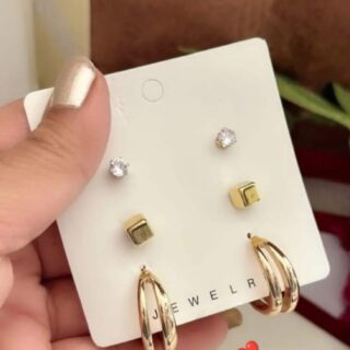 Studs earrings
