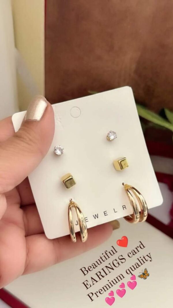Studs earrings