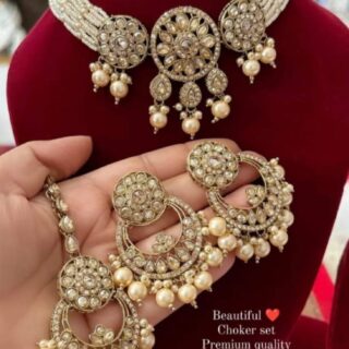 Choker set Mehendi polish with earrings , maagtikka